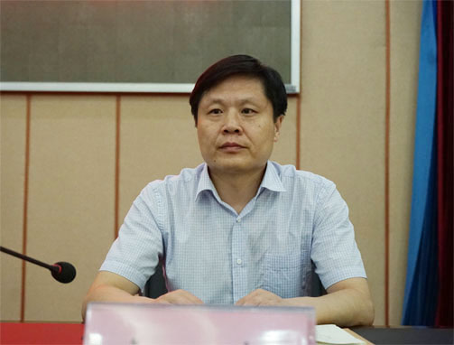 省委高校工委组干处副处长宋辉宣读中共河南省委关于我校党政主要领导任职的决定