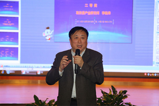 中国国际经济交流中心副理事长兼秘书长、中原发展研究创新奖评委会主任张大卫讲话