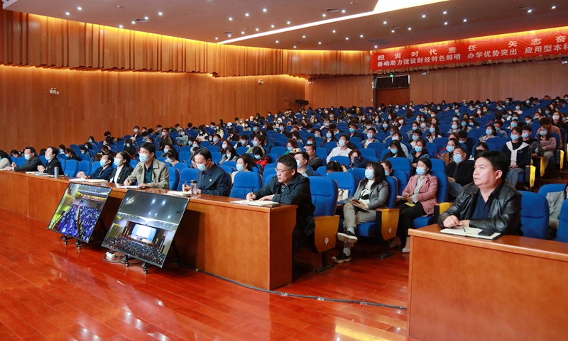 校长李学志为联系单位师生党员上党课