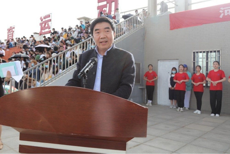 副校长王忠勇致闭幕词