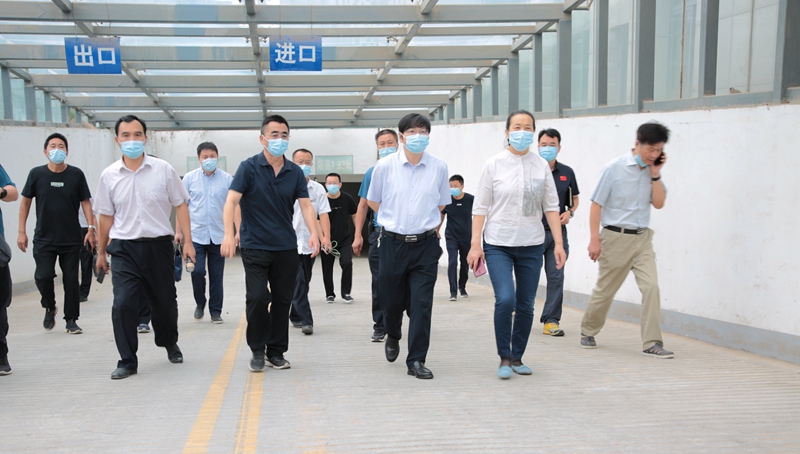 校党委书记王雪云、校长李学志带队检查指导学校疫情防控和灾后重建工作