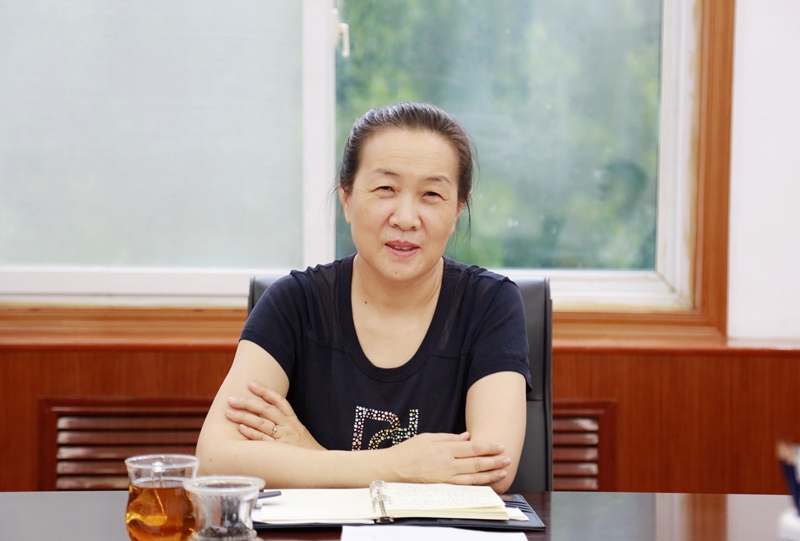 党委书记王雪云主持会议并讲话